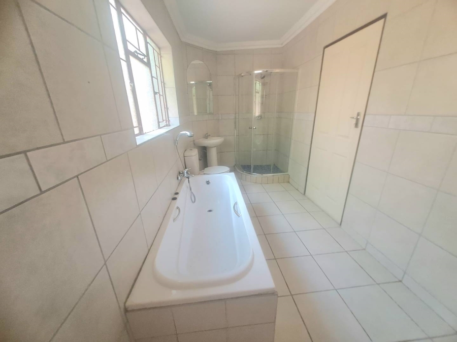 To Let 2 Bedroom Property for Rent in Meyerspark Gauteng