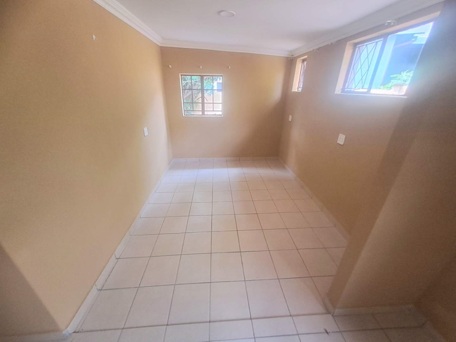 To Let 2 Bedroom Property for Rent in Meyerspark Gauteng