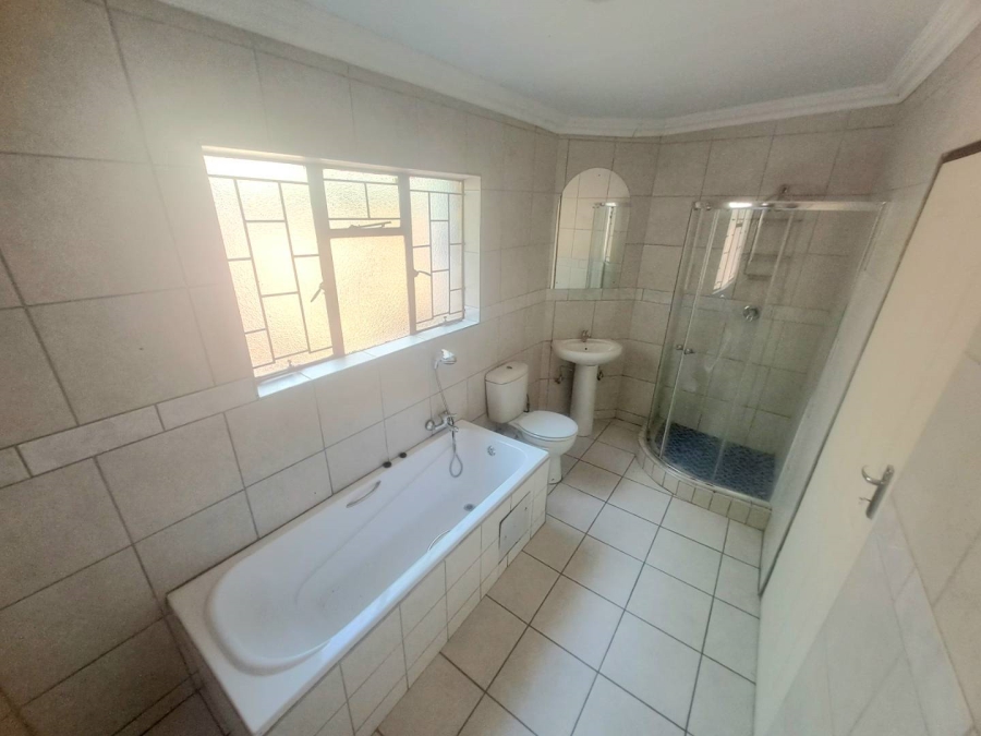 To Let 2 Bedroom Property for Rent in Meyerspark Gauteng