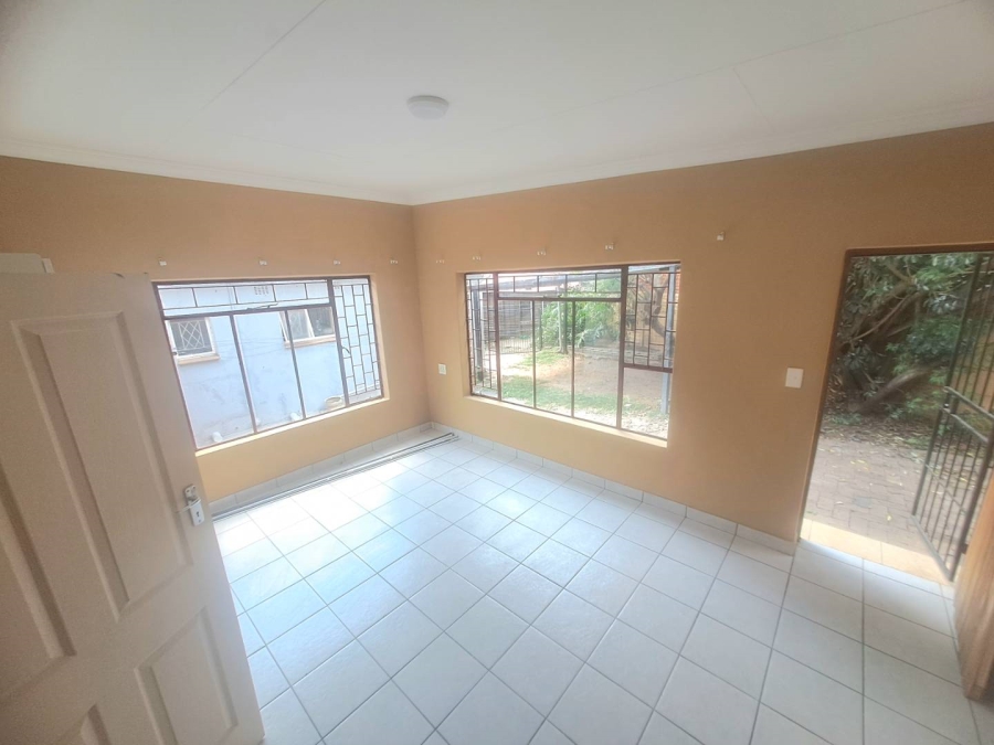 To Let 2 Bedroom Property for Rent in Meyerspark Gauteng