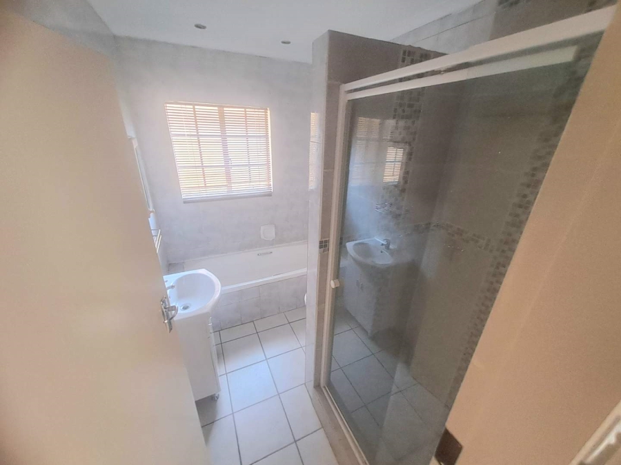To Let 2 Bedroom Property for Rent in La Montagne Gauteng