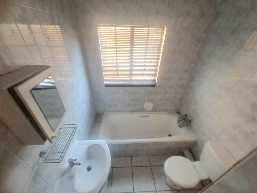 To Let 2 Bedroom Property for Rent in La Montagne Gauteng