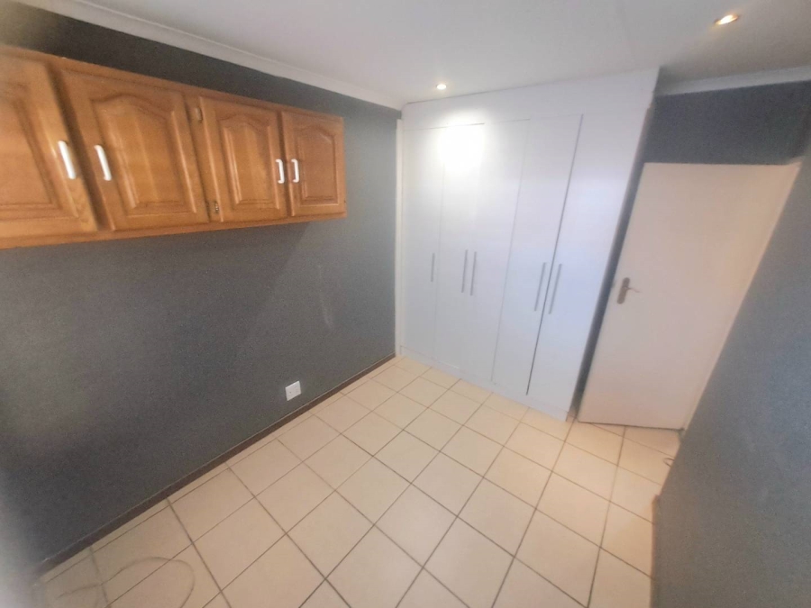 To Let 2 Bedroom Property for Rent in La Montagne Gauteng