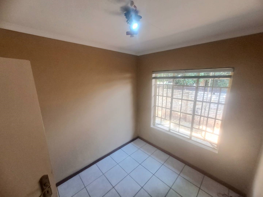 To Let 2 Bedroom Property for Rent in La Montagne Gauteng