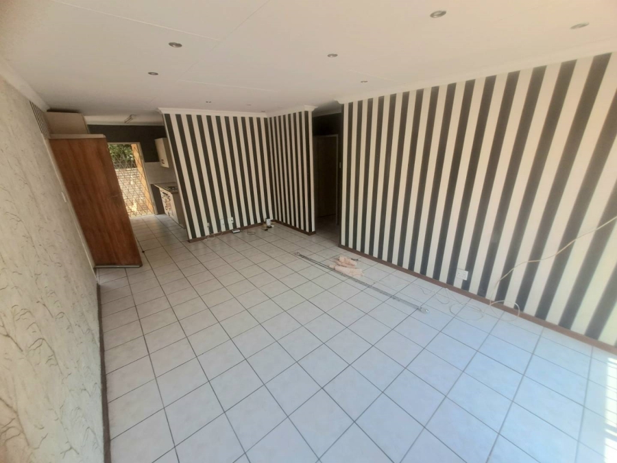 To Let 2 Bedroom Property for Rent in La Montagne Gauteng