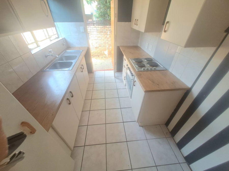 To Let 2 Bedroom Property for Rent in La Montagne Gauteng