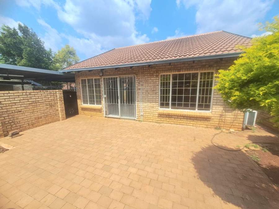 To Let 2 Bedroom Property for Rent in La Montagne Gauteng