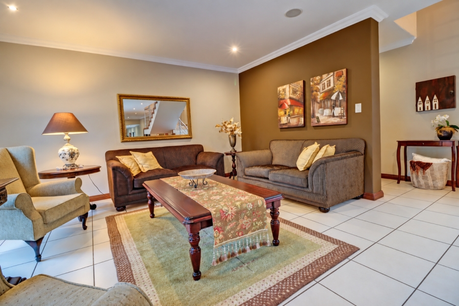 5 Bedroom Property for Sale in Garsfontein Gauteng