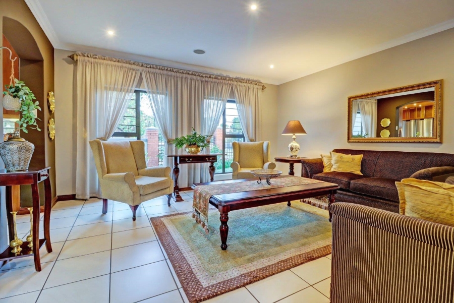 5 Bedroom Property for Sale in Garsfontein Gauteng