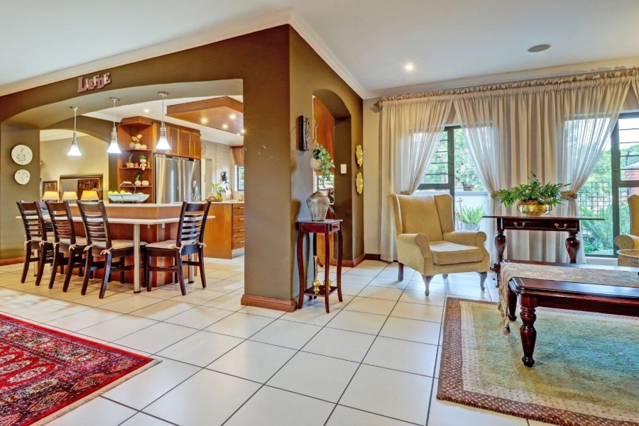 5 Bedroom Property for Sale in Garsfontein Gauteng