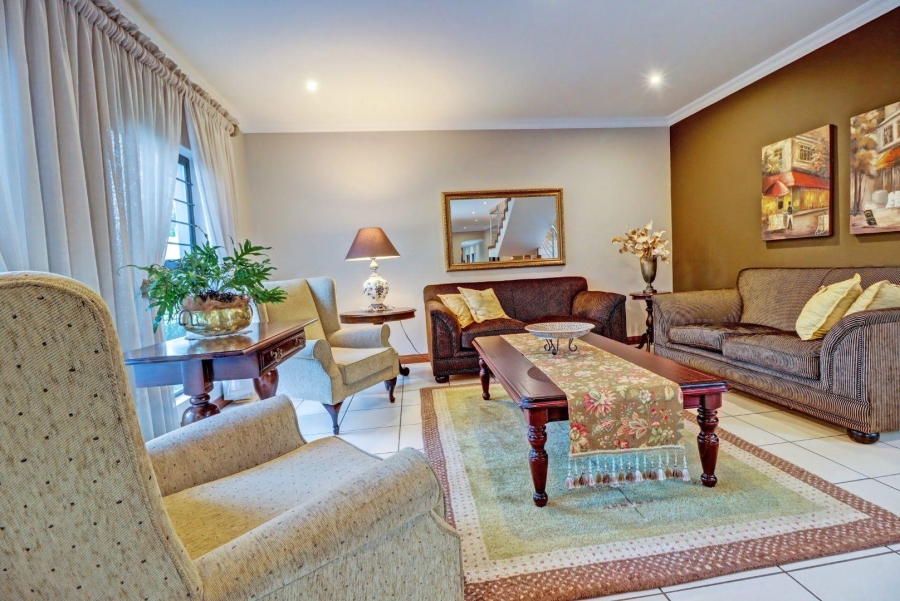 5 Bedroom Property for Sale in Garsfontein Gauteng