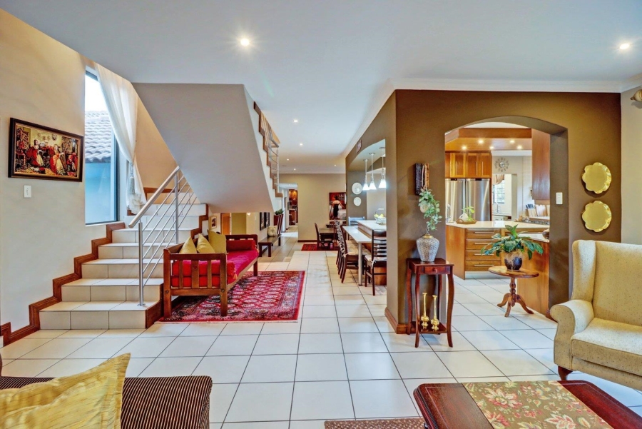 5 Bedroom Property for Sale in Garsfontein Gauteng