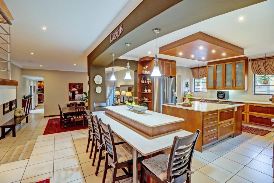 5 Bedroom Property for Sale in Garsfontein Gauteng