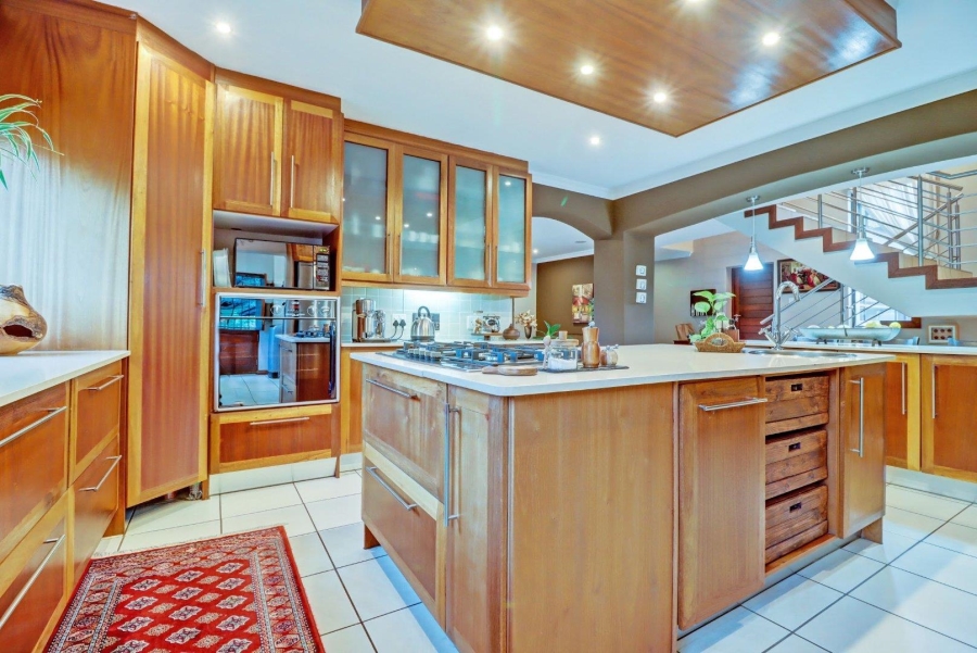 5 Bedroom Property for Sale in Garsfontein Gauteng