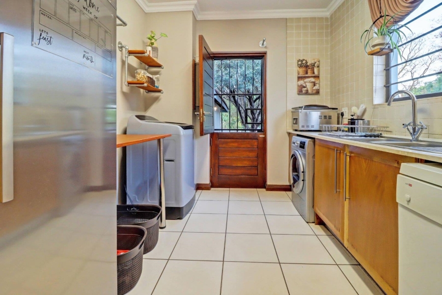 5 Bedroom Property for Sale in Garsfontein Gauteng