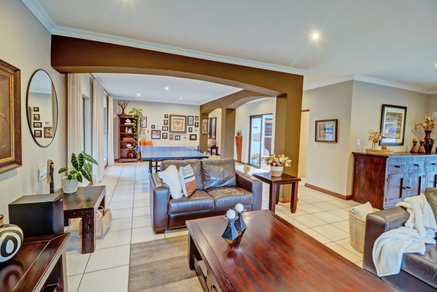 5 Bedroom Property for Sale in Garsfontein Gauteng