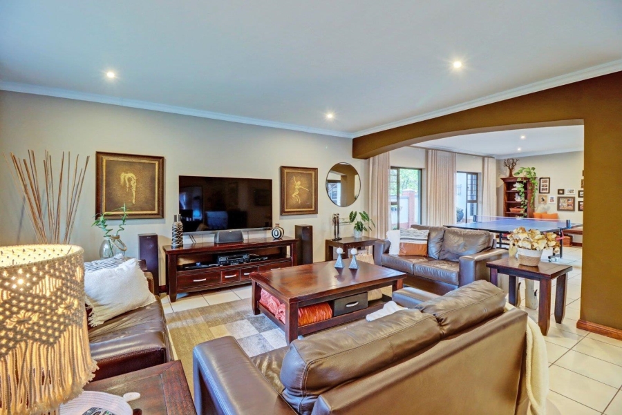 5 Bedroom Property for Sale in Garsfontein Gauteng