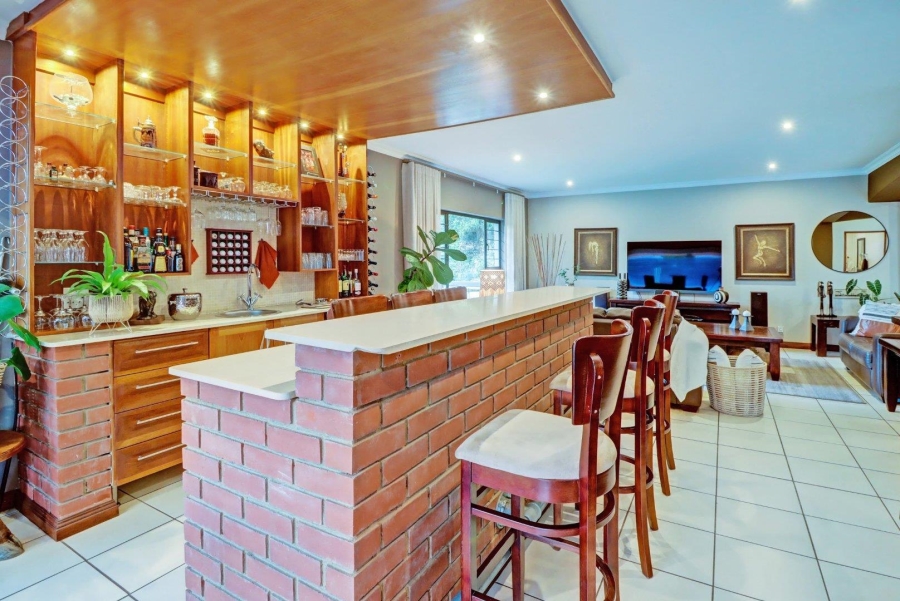 5 Bedroom Property for Sale in Garsfontein Gauteng