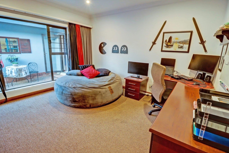 5 Bedroom Property for Sale in Garsfontein Gauteng
