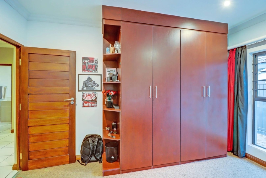 5 Bedroom Property for Sale in Garsfontein Gauteng