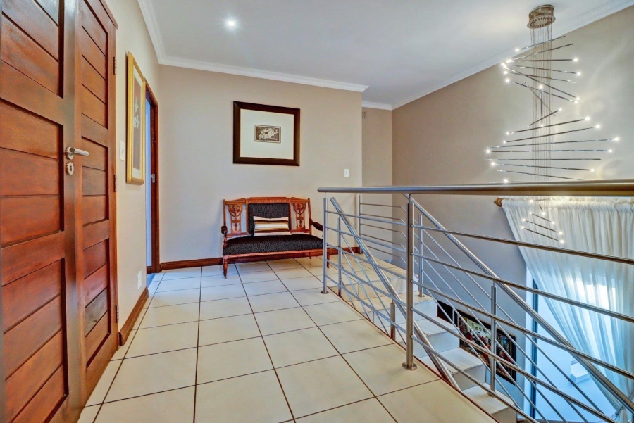 5 Bedroom Property for Sale in Garsfontein Gauteng