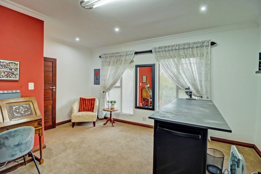 5 Bedroom Property for Sale in Garsfontein Gauteng