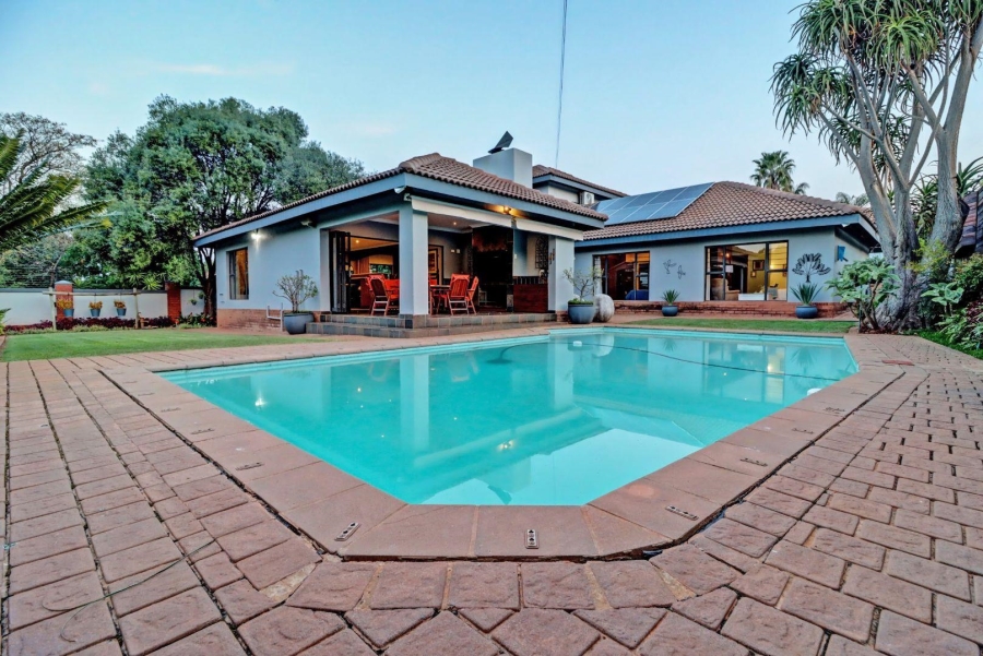 5 Bedroom Property for Sale in Garsfontein Gauteng
