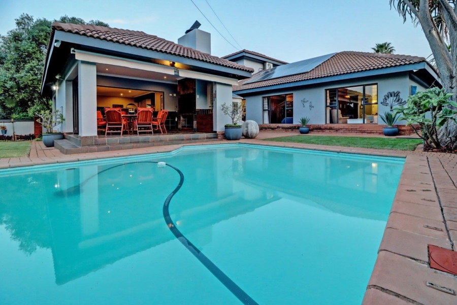 5 Bedroom Property for Sale in Garsfontein Gauteng