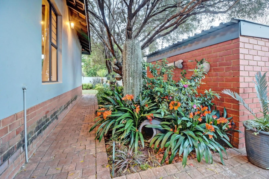 5 Bedroom Property for Sale in Garsfontein Gauteng