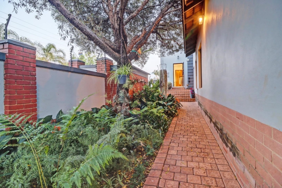 5 Bedroom Property for Sale in Garsfontein Gauteng