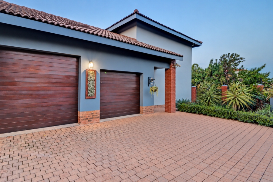 5 Bedroom Property for Sale in Garsfontein Gauteng