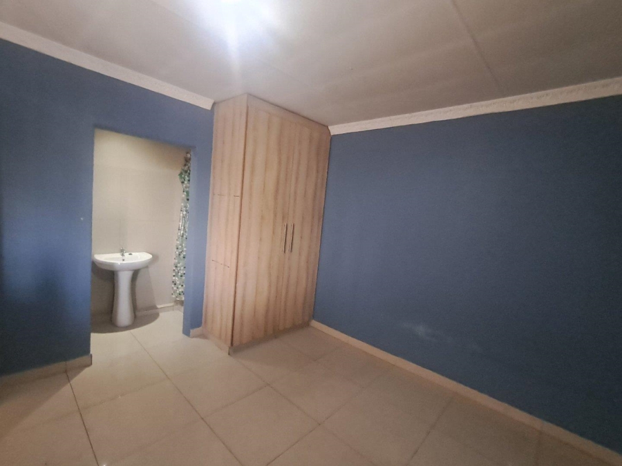 To Let 5 Bedroom Property for Rent in Kaalfontein Gauteng