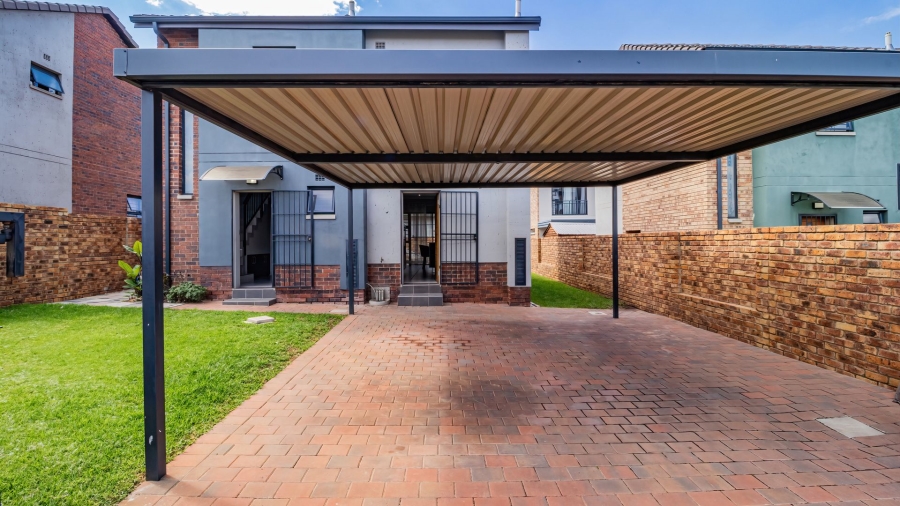 3 Bedroom Property for Sale in Lion Pride Gauteng