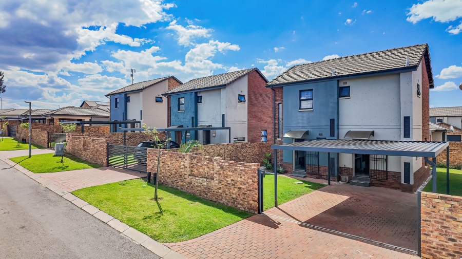 3 Bedroom Property for Sale in Lion Pride Gauteng