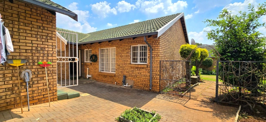 3 Bedroom Property for Sale in Equestria Gauteng