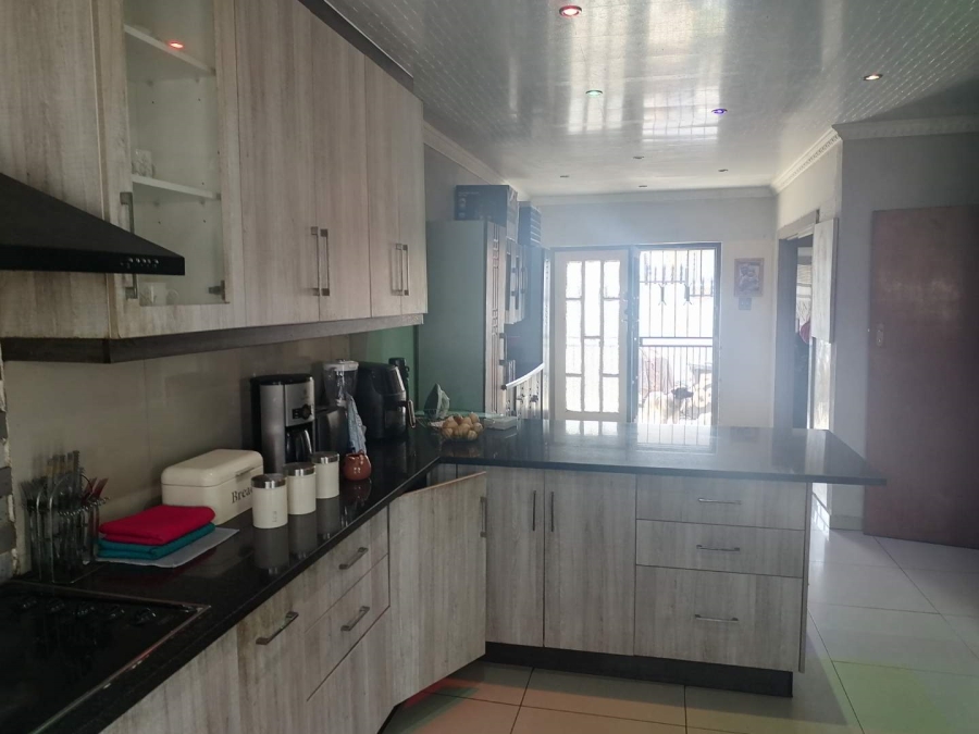 8 Bedroom Property for Sale in Rosettenville Gauteng