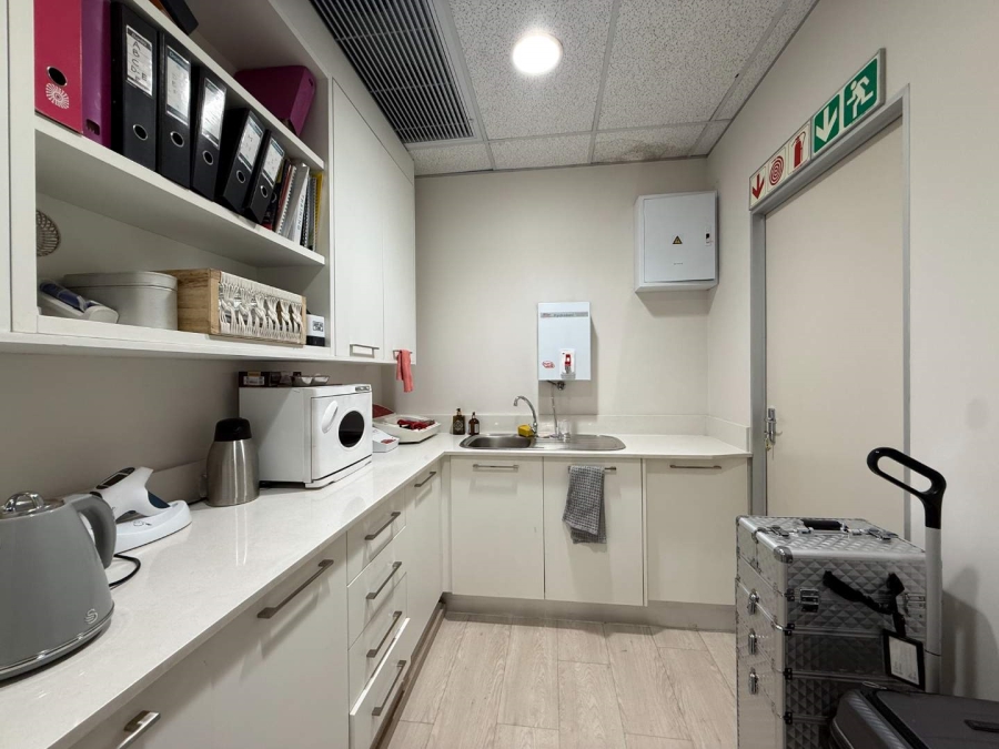 To Let Commercial Property for Rent in Dunkeld Gauteng