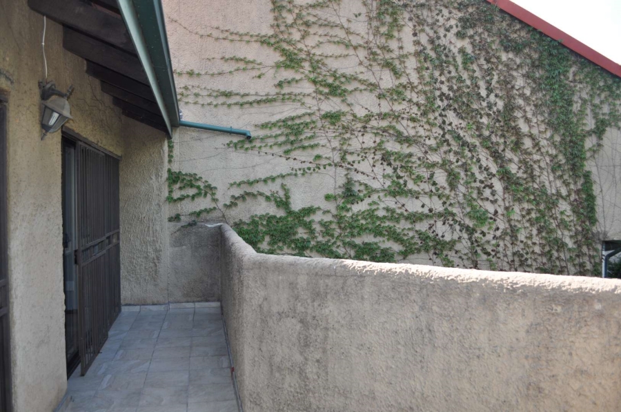 3 Bedroom Property for Sale in Garsfontein Gauteng