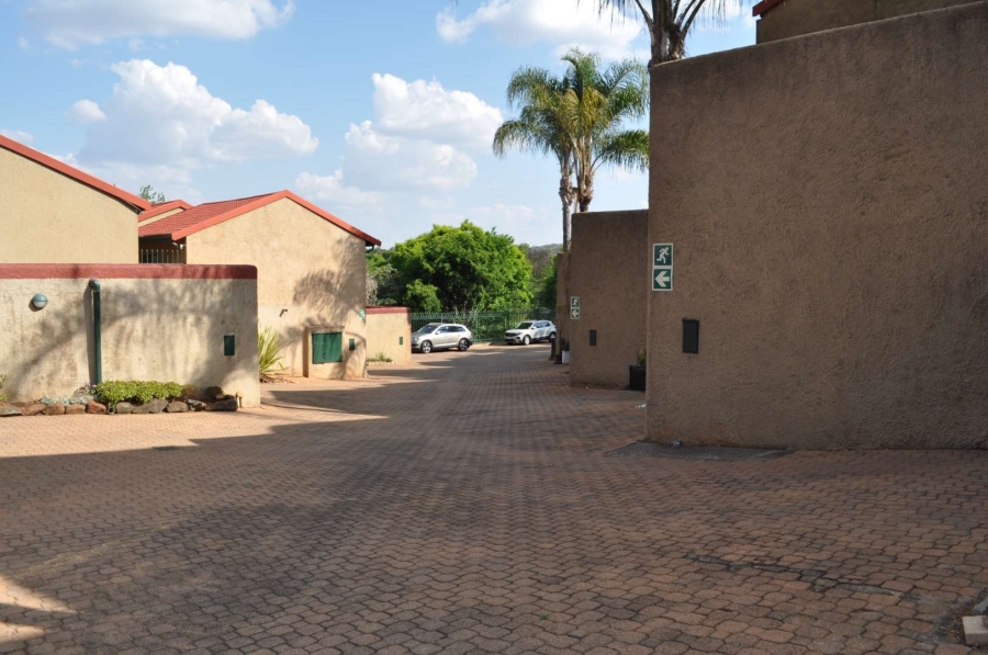 3 Bedroom Property for Sale in Garsfontein Gauteng