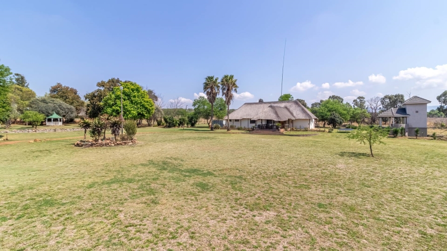 9 Bedroom Property for Sale in Hekpoort Gauteng