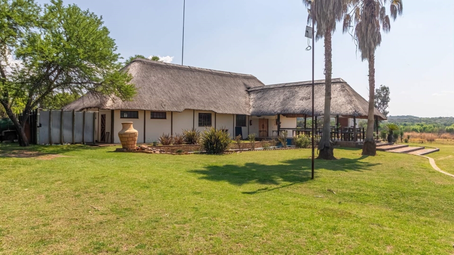 9 Bedroom Property for Sale in Hekpoort Gauteng