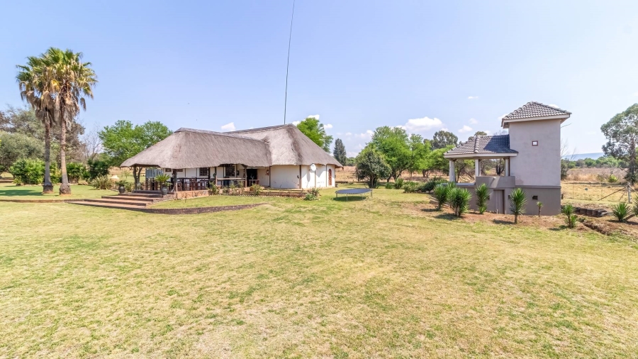 9 Bedroom Property for Sale in Hekpoort Gauteng