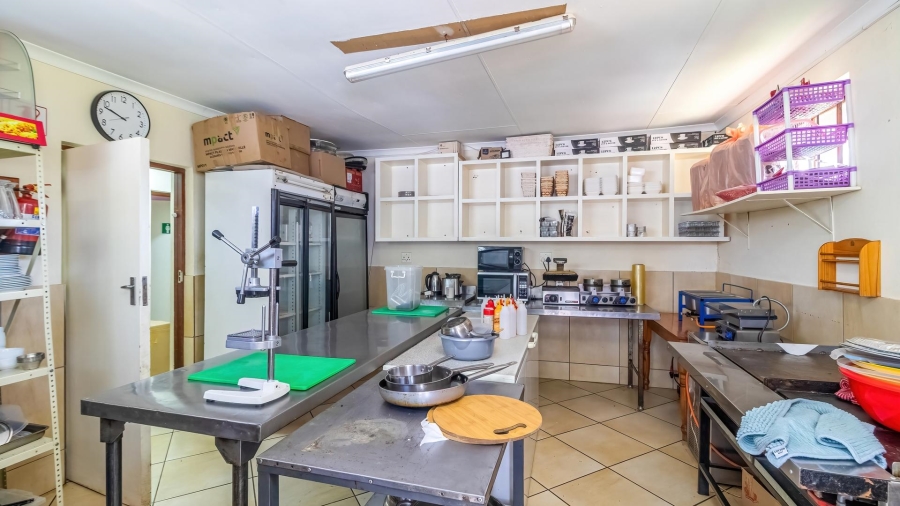 9 Bedroom Property for Sale in Hekpoort Gauteng