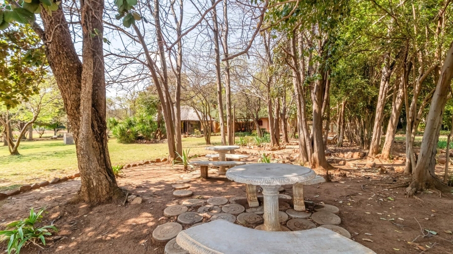 9 Bedroom Property for Sale in Hekpoort Gauteng