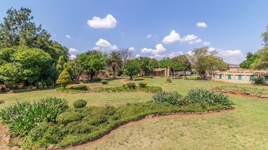 9 Bedroom Property for Sale in Hekpoort Gauteng