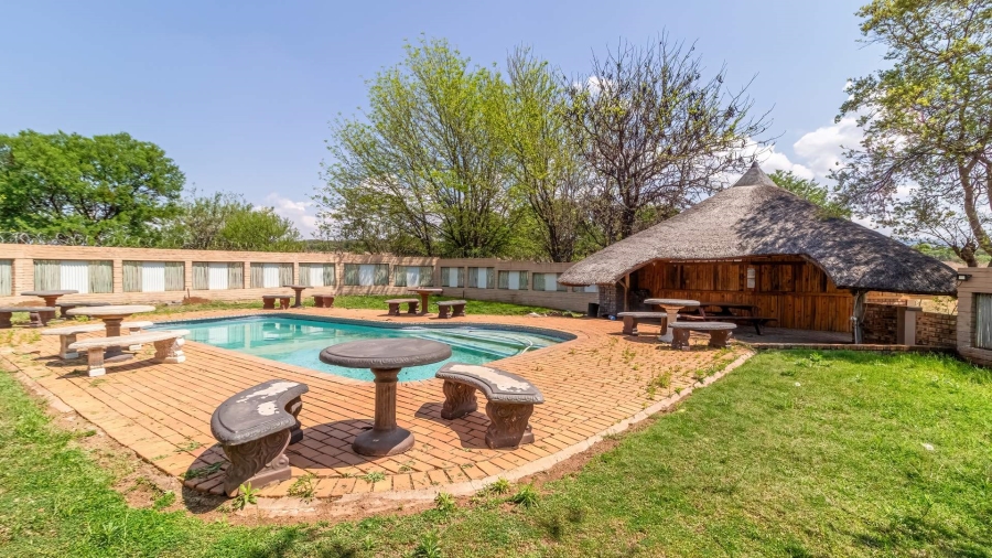 9 Bedroom Property for Sale in Hekpoort Gauteng