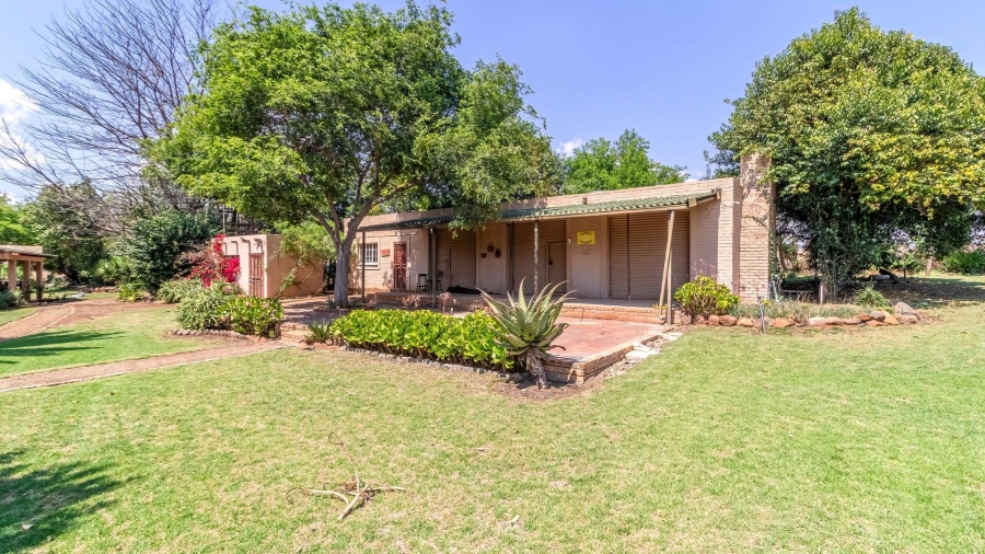 9 Bedroom Property for Sale in Hekpoort Gauteng