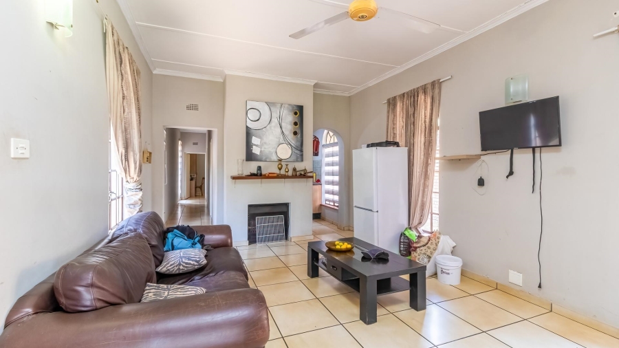 9 Bedroom Property for Sale in Hekpoort Gauteng