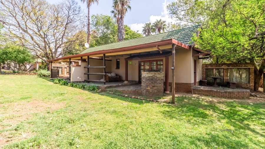 9 Bedroom Property for Sale in Hekpoort Gauteng