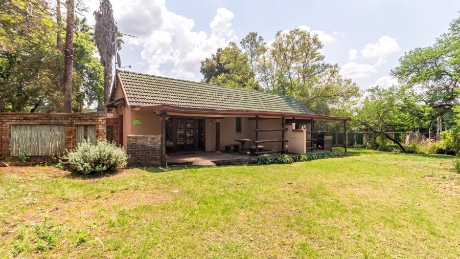 9 Bedroom Property for Sale in Hekpoort Gauteng